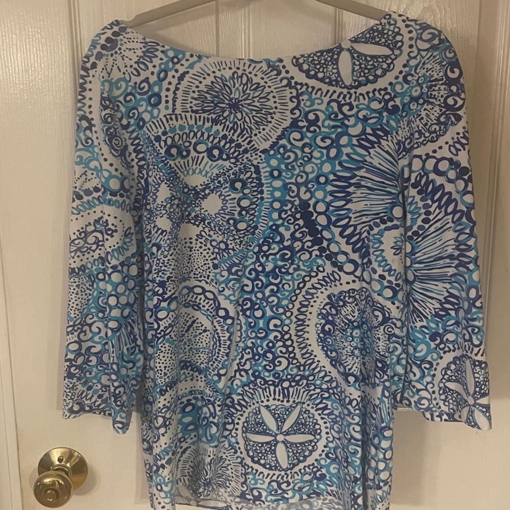 Lilly Pulitzer Waverly Top excellent preowned condition, fabulous vibrant colors